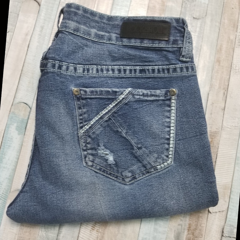 Rock & Roll Cowgirl Rival Low Rise Straight Jeans